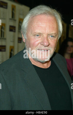 ANTHONY HOPKINS THE HUMAN STAIN LA FILM PREMI ARCLIGHT CENEMA HOLLYWOOD LA USA 21 October 2003 Stock Photo