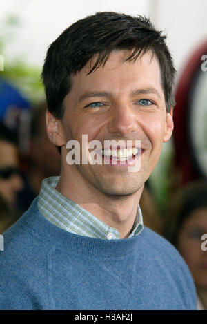 SEAN HAYES DR. SEUSS' THE CAT IN THE HAT CITYWALK UNIVERSAL STUDIOS LA USA 08 November 2003 Stock Photo