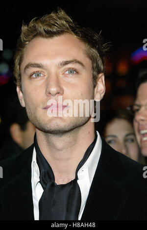 JUDE LAW COLD MOUNTAIN PREMIERE LOS ANGELES MANN THEATRE WESTWOOD LOS ANGELES USA 07 December 2003 Stock Photo