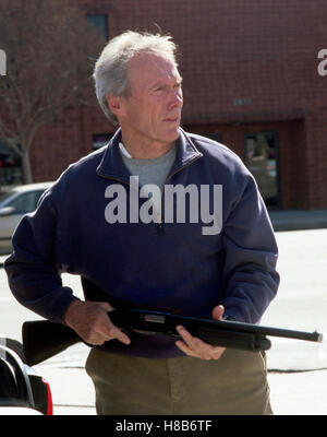 Blood Work, (BLOOD WORK) USA 2002, Regie: Clint Eastwood, CLINT EASTWOOD, Stichwort: Waffe, Gewehr Stock Photo