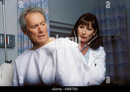 Blood Work, (BLOOD WORK) USA 2002, Regie: Clint Eastwood, CLINT EASTWOOD, ANJELICA HOUSTON, Stichwort: Arzt, Ärztin, Patient, Untersuchung Stock Photo