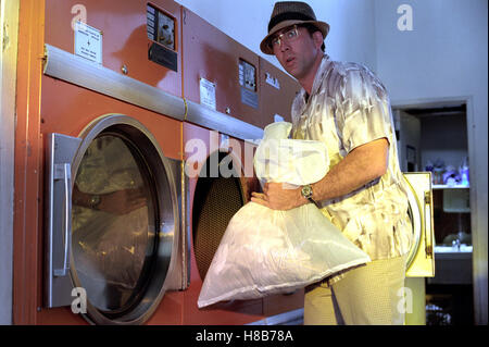 Tricks, (MATCHSTICK MEN) USA 2003, Regie: Ridley Scott, NICOLAS CAGE, Key: Wäsche, Waschmaschine Stock Photo