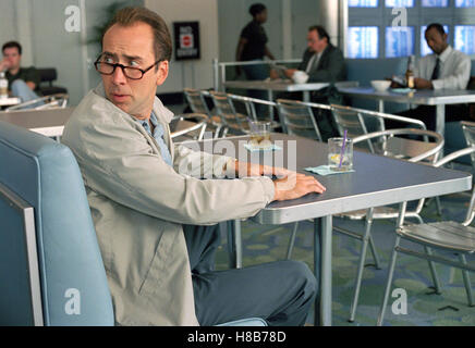 Tricks, (MATCHSTICK MEN) USA 2003, Regie: Ridley Scott, NICOLAS CAGE, Key: Tisch, Brille Stock Photo