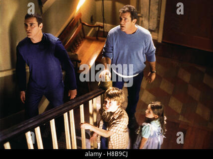 Signs - Zeichen, (SIGNS) USA 2002, Regie: M. Night Shyamalan, JOAQUIN PHOENIX, MEL GIBSON, RORY CULKIN, ABIGAIL BRESLIN, Key: Treppengeländer, Stock Photo