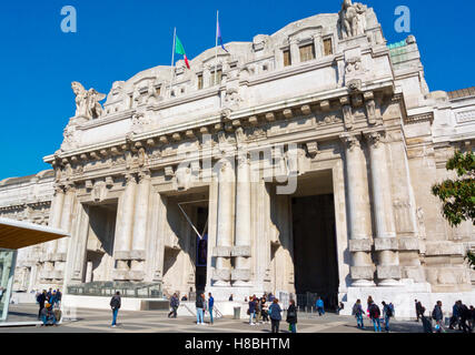 Milano Centrale, main railway station, Piazza Duca d'Aosta, Milan, Lombardy, Italy Stock Photo