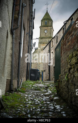 Coldstream, Berwickshire, Scotland on the English border - a narrow cobbled wynd. Stock Photo