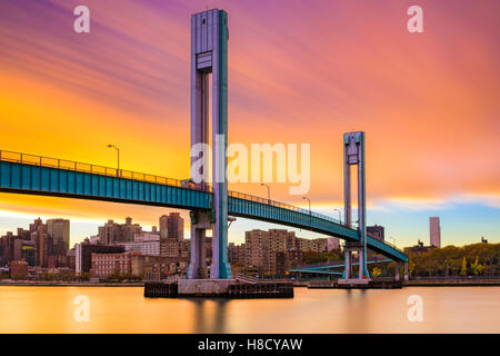 Wards Island Bridge crossing the Harlem River between Manhattan Island and Wards Island in New York City. Stock Photo