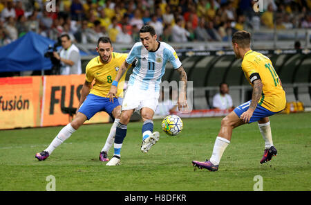 Belo Horizonte, Brazil. 10th Nov, 2016. Angel Di Maria (C) of Argentina competes during the qualification match for the 2018 FIFA World Cup finals between Argentina and Brazil at the Mineirao Stadium in Belo Horizonte, Brazil, Nov. 10, 2016. Argentina lost 0-3. Credit:  Li Ming/Xinhua/Alamy Live News Stock Photo