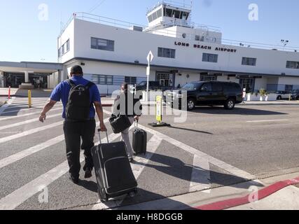 Los Angeles, California, USA. 19th Oct, 2016. Passengers arrive at Long Beach Airport. © Ringo Chiu/ZUMA Wire/Alamy Live News Stock Photo