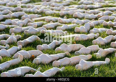 College Green, Bristol, UK. 11th Nov, 2016. 19240 Shrouds of the Somme, an installation by Somerset artist Rob Heard is displayed in front of the Cathedral on College Green in Bristol on Armistice Day 2016. Each shroud represents a life lost on the first day of the Battle of the Somme (1st July 1916). Credit:  Carolyn Eaton/Alamy Live News Stock Photo