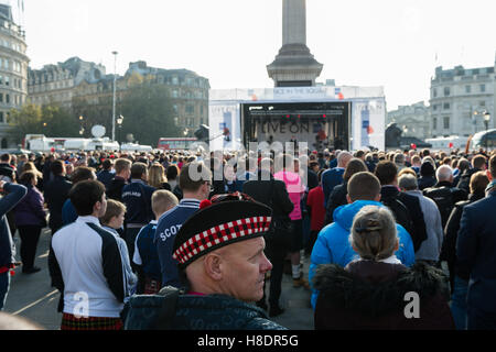 London, UK. 11th November 2016. The Royal British Legion hosts Armistice Day commemorations with 'Silence In The Square' event in London's Trafalgar Square. Each year on 11 November at 11am the Two Minute Silence is observed to pay tribute to British service men and women who have fallen in World Wars and were injured or died in conflicts since 1945. Armistice Day marks the end of the First World War and refers to a ceasefire between Germany and the Allies which came into effect at 11am on 11 November 1918. Wiktor Szymanowicz/Alamy Live News