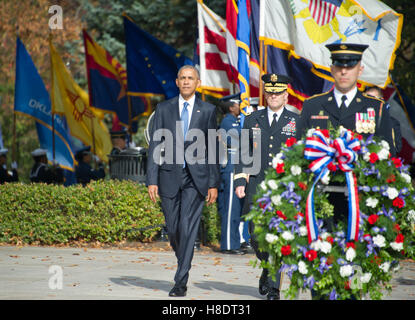 Arlington, Us. 11th Nov, 2016. United States President Barack Obama, left, and US Army Major General Bradley A. Becker, Commander, US Army Military District of Washington, center, arrive to lay a wreath at the Tomb of the Unknown Soldier at Arlington National Cemetery in Arlington, Virginia on Veteran's Day, Friday, November 11, 2016. Credit: Ron Sachs/Pool via CNP/dpa/Alamy Live News Stock Photo