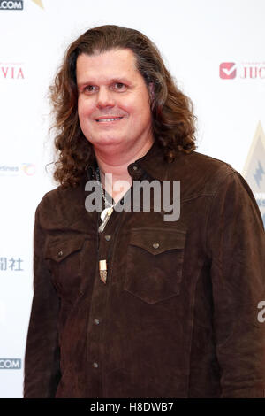 Tokyo, Japan. 11th November, 2016. Fender Japan Ceo, Edward Cole poses for the cameras during the red carpet at the Classic Rock Awards 2016 at the Ryougoku Kokugikan Stadium on November 11, 2016, Tokyo, Japan. Other rock icons in attendance were Joe Perry, Johnny Depp, Jeff Beck, Def Leppard's Joe Elliott and Phil Collen, Megadeth's Dave Mustaine, Cheap Trick, Richie Sambora and Orianthi. The award, which started in 2005, is held for the first time in Japan. Credit:  Rodrigo Reyes Marin/AFLO/Alamy Live News Stock Photo