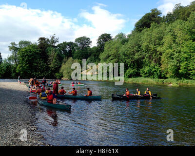 Group of teenagers canoeing on River Wye at The Warren Hay-on-Wye Powys Wales UK Stock Photo