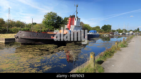 Canal tug at Fidlers Ferry Sailing Club, Penketh, Warrington, Cheshire , England, UK, WA5 2UJ Stock Photo