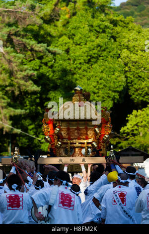 Kyoto, Japan. Participant struggling to hold up a float in the Gion Matsuri festival. Stock Photo