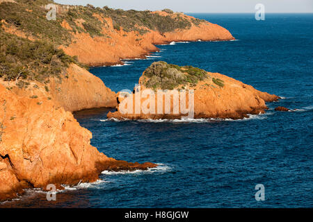 Frankreich, Cote d Azur, Küste am Massif del Esterel südlich von Cannes Stock Photo