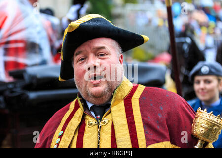 City of London, UK, 12th November 2016. Participants take part in the annual  procession from Mansion House through the City of London as part of the Lord Mayor's Show 2016, with over 7,000 participants, 150 horses, bands, vehicles and carriages, to celebrate the new Mayor of the City of London giving his oath. Credit:  Imageplotter News and Sports/Alamy Live News Stock Photo