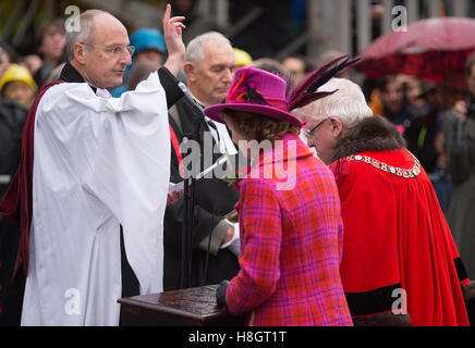 City of London, UK. 12th November, 2016. The world’s largest unrehearsed procession, The Lord Mayor’s Show, takes place through the City of London from the Guildhall to The Royal Courts of Justice. Dr Andrew Parmley (photo) and his wife are blessed by the Dean of St Pauls Cathedral. Credit:  Malcolm Park editorial/Alamy Live News.