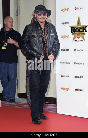 Tokyo, Japan. 11th Nov, 2016. Johnny Depp poses on the red carpet for the Classic Rock Awards 2016 at Ryogoku Kokugikan on November 11, 2016 in Tokyo, Japan. | usage worldwide © dpa/Alamy Live News Stock Photo