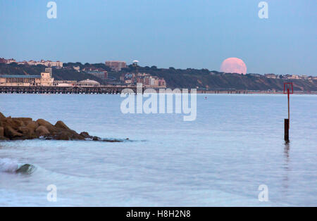 Branksome Chine, Poole, Dorset, UK. 13 November 2016. Supermoon over Bournemouth. The Beavers Super Moon is tomorrow, 14th November, but todays is 99% full and only a few thousand miles difference! The supermoon, super moon,  occurs when a full moon’s orbit is closest (perigee) to Earth – this one is the biggest and brightest since 1948, being 15% bigger and 16% brighter. The shortest distance from Earth combined with being fully lit makes it appear brighter, closer and larger than usual. Picture: Credit:  Carolyn Jenkins/Alamy Live News Stock Photo