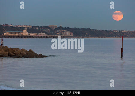 Branksome Chine, Poole, Dorset, UK. 13 November 2016. Supermoon over Bournemouth. The Beavers Super Moon is tomorrow, 14th November, but todays is 99% full and only a few thousand miles difference! The supermoon, super moon,  occurs when a full moon’s orbit is closest (perigee) to Earth – this one is the biggest and brightest since 1948, being 15% bigger and 16% brighter. The shortest distance from Earth combined with being fully lit makes it appear brighter, closer and larger than usual. Picture: Credit:  Carolyn Jenkins/Alamy Live News Stock Photo