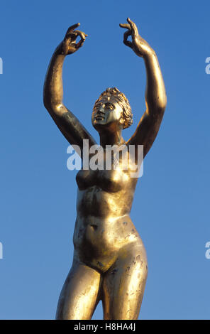 Gold sculpture of a woman, Grosser Garten garden in the Herrenhaeuser Gaerten gardens, Herrenhausen, Hanover, Lower Saxony Stock Photo