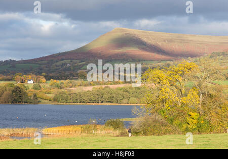 Llangorse Lake, 'Llyn Syfaddon' and Mynydd Llangorse mountain, Brecon Beacons National Park, Wales, UK Stock Photo