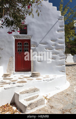 Whitewashed house in the village of Chora (Hora) on the Greek island of Amorgos in the Cyclades Stock Photo