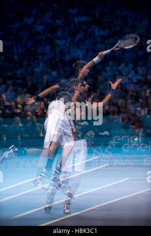 London, UK. 13th Nov, 2016. Novak Djokovic (SRB) VS Dominic Thiem (AUT) play the first mach of Round Robin ATP Finals at The O2 © Alberto Pezzali/Pacific Press/Alamy Live News Stock Photo