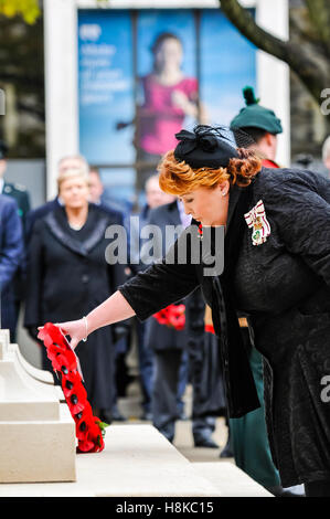 Belfast, Northern, Ireland. 13th Nov, 2016. Lord Lieutenant of Belfast, Mrs Fionnuala Jay-O'Boyle lays a wreath at the Remembrance Sunday service at Belfast City Hall Cenotaph. Credit:  Stephen Barnes/Alamy Live News