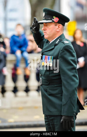 Belfast, Northern, Ireland. 13th Nov, 2016. Representing the PSNI, ACC Alan Todd lays a wreath at the Remembrance Sunday service at Belfast City Hall Cenotaph. Credit:  Stephen Barnes/Alamy Live News Stock Photo