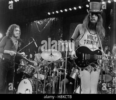 File. 13th Nov, 2016. LEON RUSSELL (April 2, 1942 - Nov. 13, 2016) was an American musician and songwriter, who recorded as a session musician, sideman, and solo musician who was inducted into the Rock and Roll Hall of Fame in 2010. Russell died in his sleep in Nashville at the age of 74, after suffering a heart attack in July 2016. PICTURED: LEON RUSSELL performs in 1971. (Credit Image: © Globe Photos/ZUMApress.com) Stock Photo