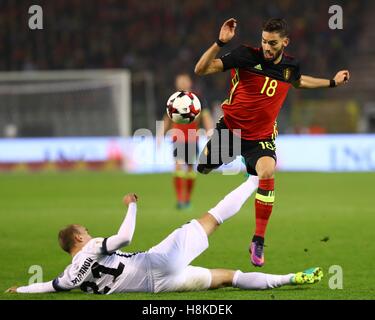 Brussels, Belgium. 13th Nov, 2016. Belgium's Yannick Ferreira-Carrasco (R) vies for the ball during the World Cup 2018 football qualification match between Belgium and Estonia at the King Baudouin Stadium in Brussels, Belgium, Nov. 13, 2016. Belgium won 8-1. Credit:  Gong Bing/Xinhua/Alamy Live News Stock Photo