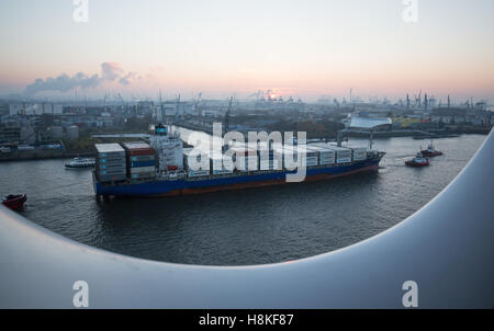 Hamburg, Germany. 13th Nov, 2016. The container ship 'Maersk Nimes' drives by headed north within the port in Hamburg, Germany, 13 November 2016. Photographed from a balcony of the Elbphilharmonie. Photo: Christian Charisius/dpa/Alamy Live News Stock Photo