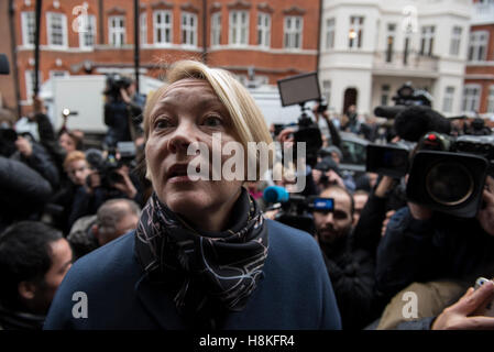 London, United Kingdom. 14th Nov, 2016. Ingrid Isgren arrives at the Ecuadorian embassy in London Credit:  Peter Manning/Alamy Live News Stock Photo
