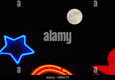 Suzhou, China's Jiangsu Province. 14th Nov, 2016. The 'supermoon' is seen over Suzhou, east China's Jiangsu Province, Nov. 14, 2016. Credit:  Hang Xingwei/Xinhua/Alamy Live News Stock Photo