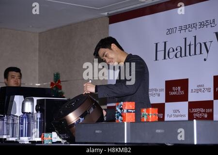 Seoul, Korea. 14th Nov, 2016. Kim Soo Hyun attends CUCKOO promotion conference in Seoul, Korea on 14th November, 2016.(China and Korea Rights Out) © TopPhoto/Alamy Live News Stock Photo