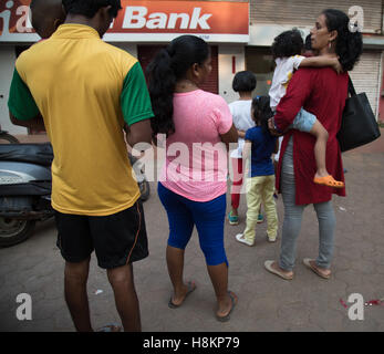 Goa, India. Monday 14th November 2016. Banking chaos continues with long queues at any ATMs which are still open. A strict withdrawal limit of 2500 rupees ( approx £30) per day has been set for ATMs but even then many run out of cash within a few hours each day. Credit:  WansfordPhoto/Alamy Live News Stock Photo