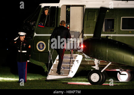 US President Barack Obama boards Marine One on the South Lawn of the White House in Washington, DC, USA, 14 November 2016. President Obama is traveling overseas to Greece, Germany and Peru. Credit: Shawn Thew / Pool via CNP    - NO WIRE SERVICE - Stock Photo
