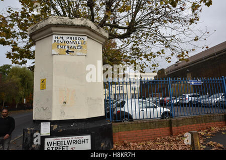 Pentonville Prison, London, UK. 15th November 2016. Prison officers protest pentonville prison over health safety Stock Photo