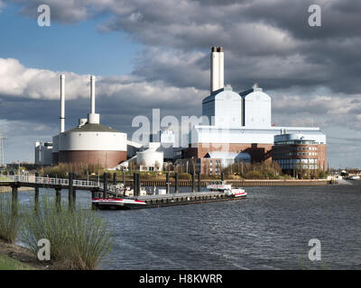 Vattenfall coal-fired power plant Tiefstack at the Elbe in Hamburg, Germany. Stock Photo