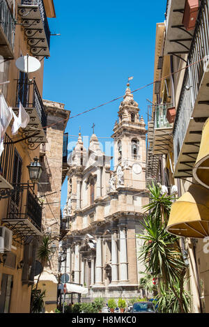 Small street and church seen in Palermo, Sicily Stock Photo