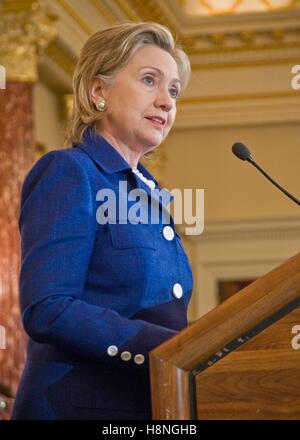 U.S. Secretary of State Hillary Clinton speaks at a ceremony honoring the 2010 World Food Prize Laureates at the U.S. State Department Benjamin Franklin Room June 16, 2010 in Washington, DC. Stock Photo