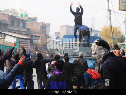 Srinagar, India. 14th Nov, 2016. Protesters attack an police vehicle after a 16 year old youth, Rizwan Mir, who was injured during a road accident by an Indian paramilitary vehicle a week ago, succumbed in a city hospital at Srinagar in Indian Administered Kashmir. Credit:  Umer Asif/Pacific Press/Alamy Live News Stock Photo