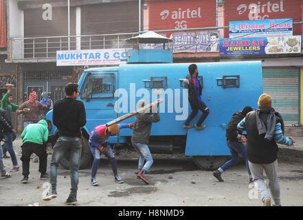 Srinagar, India. 14th Nov, 2016. Protesters attack an Indian paramilitary vehicle after a 16 year old youth, Rizwan Mir, who was injured during a road accident by an Indian paramilitary vehicle a week ago, succumbed in a city hospital at Srinagar in Indian Administered Kashmir. Credit:  Umer Asif/Pacific Press/Alamy Live News Stock Photo