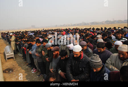 Srinagar, India. 14th Nov, 2016. Kashmiri Muslims perform funeral procession of a 16 year old youth, Rizwan Mir, who was injured during a road accident by an Indian paramilitary vehicle a week ago. Mir succumbed to his injuries in a city hospital at Srinagar in Indian Administered Kashmir. Credit:  Umer Asif/Pacific Press/Alamy Live News Stock Photo