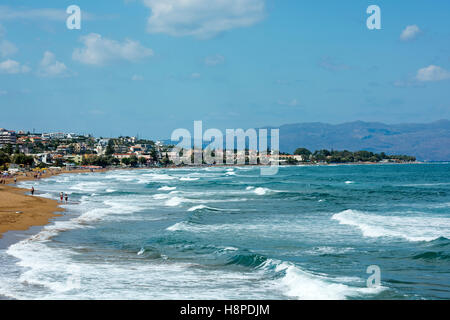 Griechenland, Kreta, Chania, Blick über den Strand von Kato Stalos nach Agia Marina Stock Photo