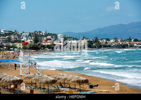 Griechenland, Kreta, Chania, Blick über den Strand von Kato Stalos nach Agia Marina Stock Photo