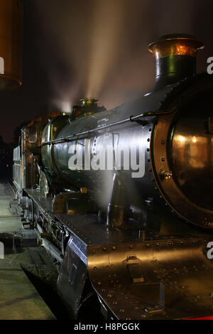 Preserved Great Western Railway Engine 7812, 4-6-0, 7800 Class, Erlestoke Manor in steam at night. Stock Photo